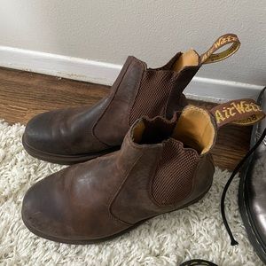 DOC MARTEN CRAZY HORSE LEATHER CHELSEA BOOTS- Size 8 Women’s